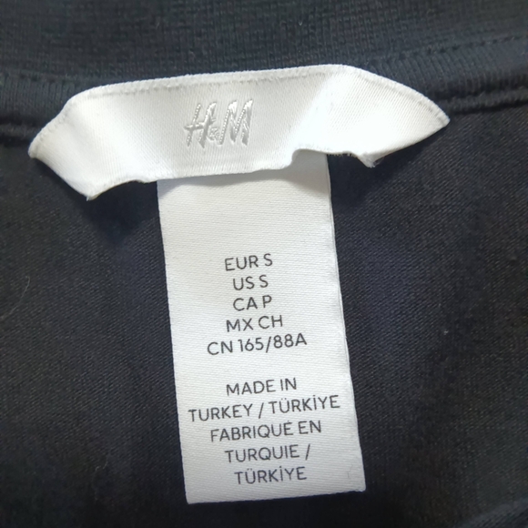 H&M Classic Black Tee - Picture 3 of 3